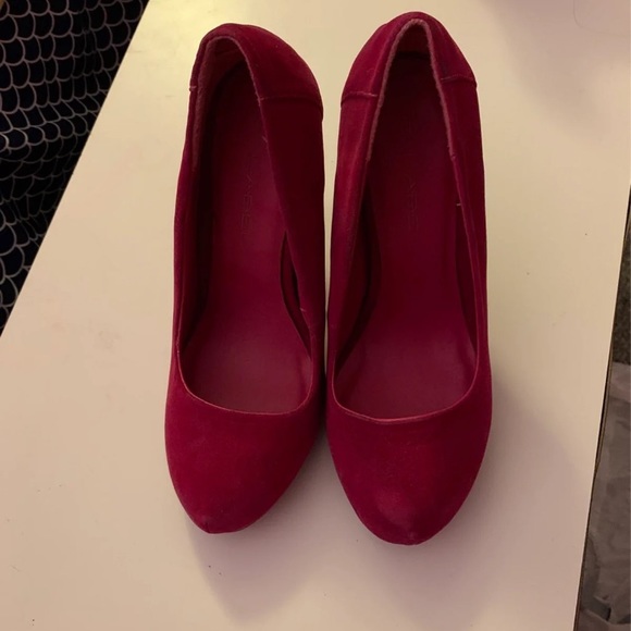 Heels - Picture 2 of 4